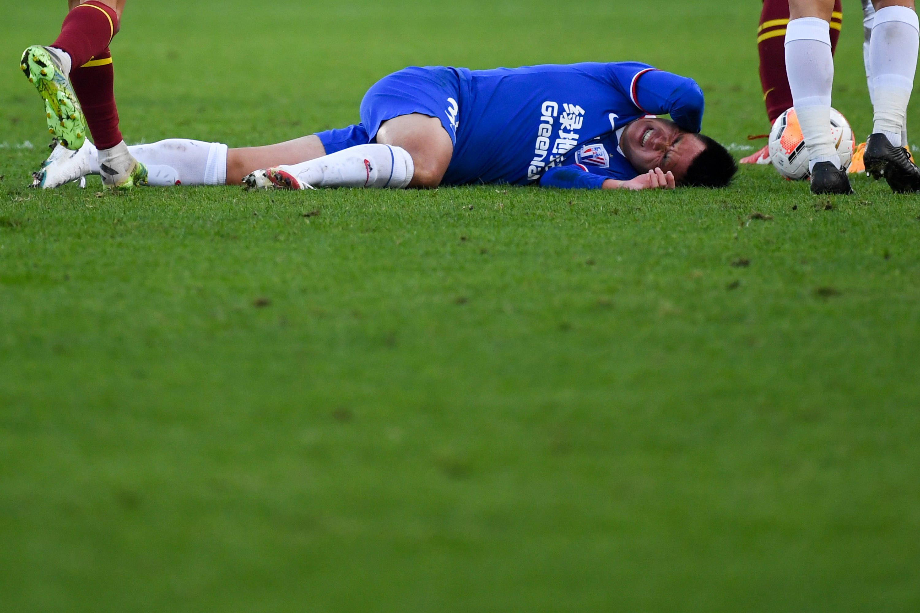 河北华夏幸福迎战上海申花,胜负难料,引发热议 河北华夏幸福迎战上海申花,胜负难料,引发热议