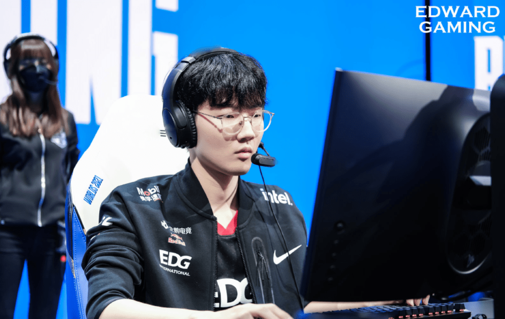 100T险胜C9,Meiko关键团战开团秒人宿命之战四强赛,引爆全场热议 100T险胜C9,Meiko关键团战开团秒人宿命之战四强赛,引爆全场热议