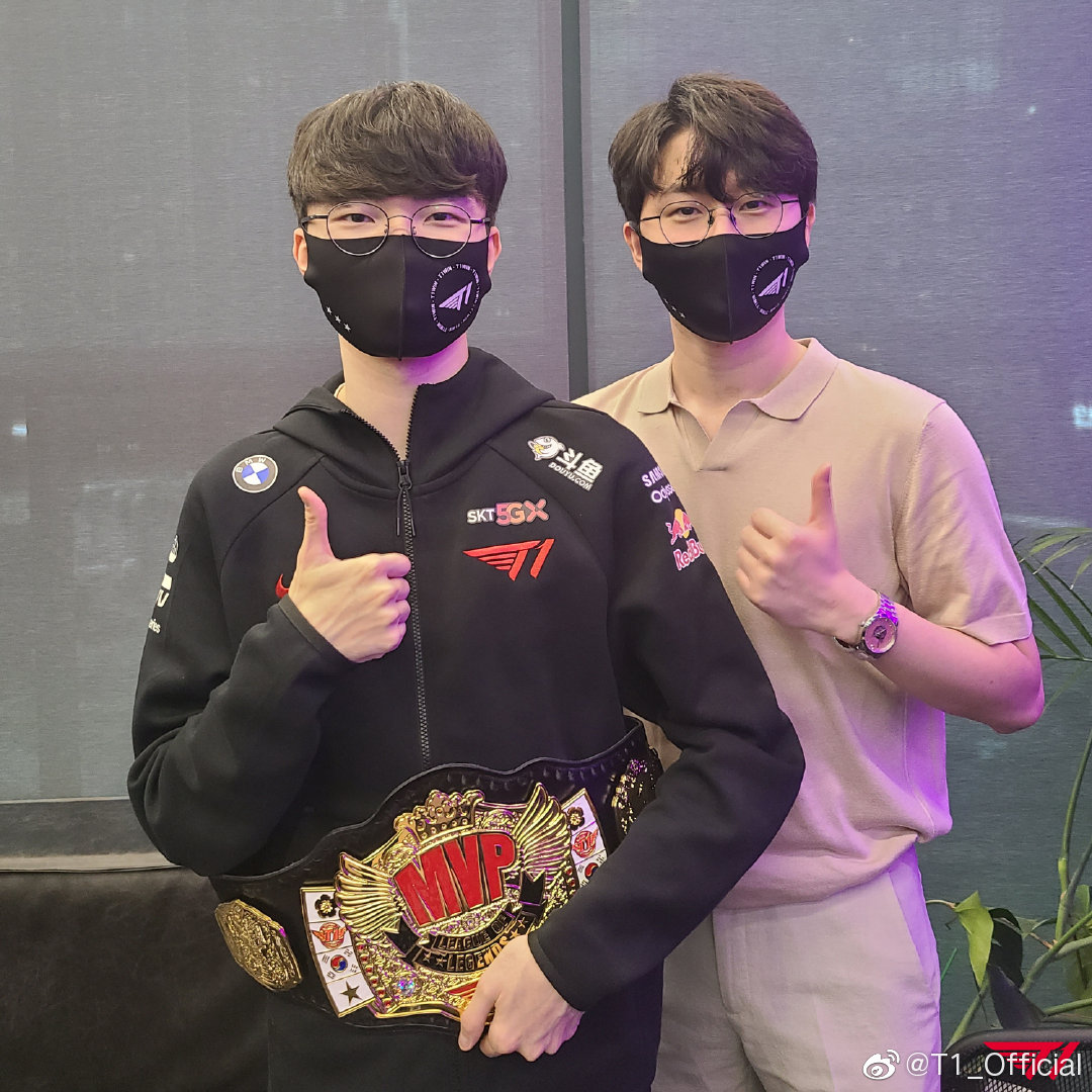 BRO翻盘IG,Caps单局斩获MVP强强对话成都决赛之夜,引爆全场热议 BRO翻盘IG,Caps单局斩获MVP强强对话成都决赛之夜,引爆全场热议