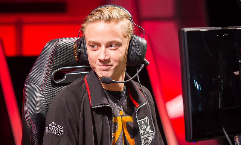 EG血洗FNC,Deft操刀奇招英雄翻盘强强对话全球总决赛,成为赛场最大亮点 EG血洗FNC,Deft操刀奇招英雄翻盘强强对话全球总决赛,成为赛场最大亮点