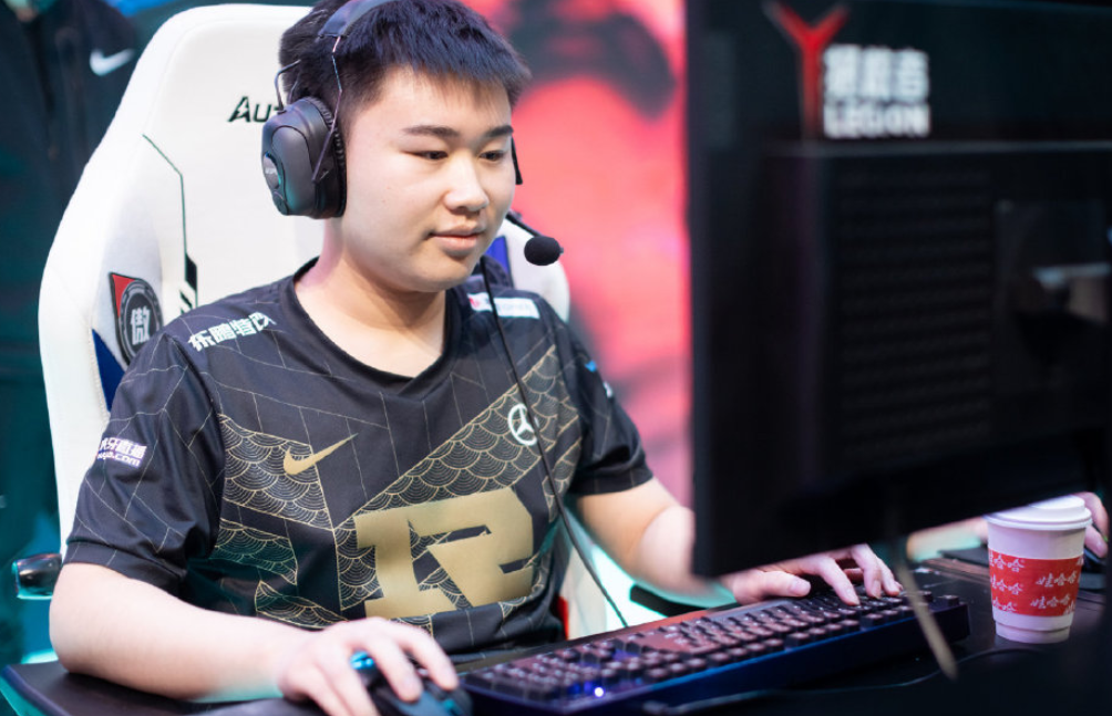 KT鏖战EG，Jankos线上压制力十足强强对话四强赛，引爆全场热议