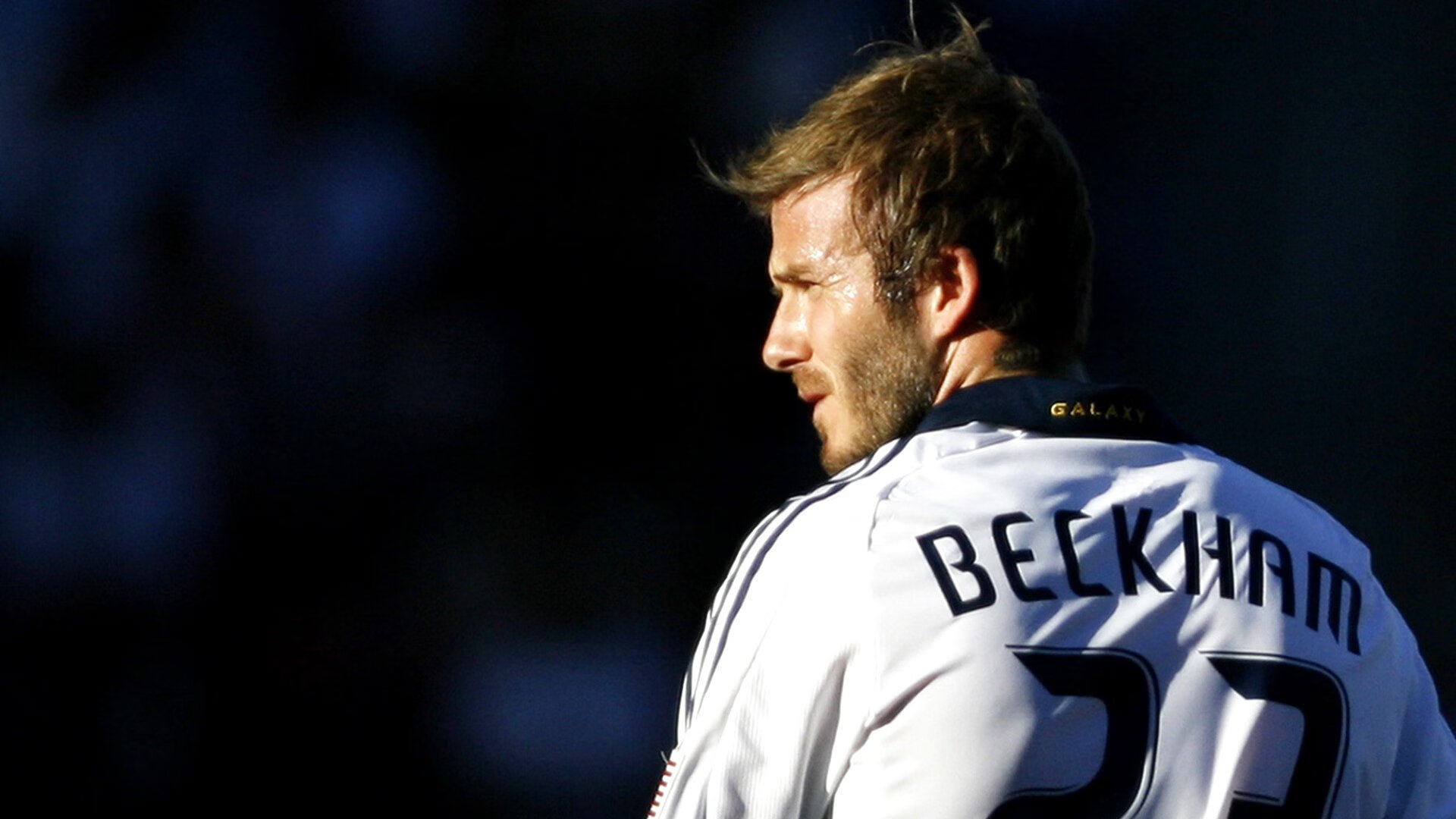 开云体育入口-当深圳在崩盘边缘徘徊，詹姆斯用37岁神话为球星价值正名