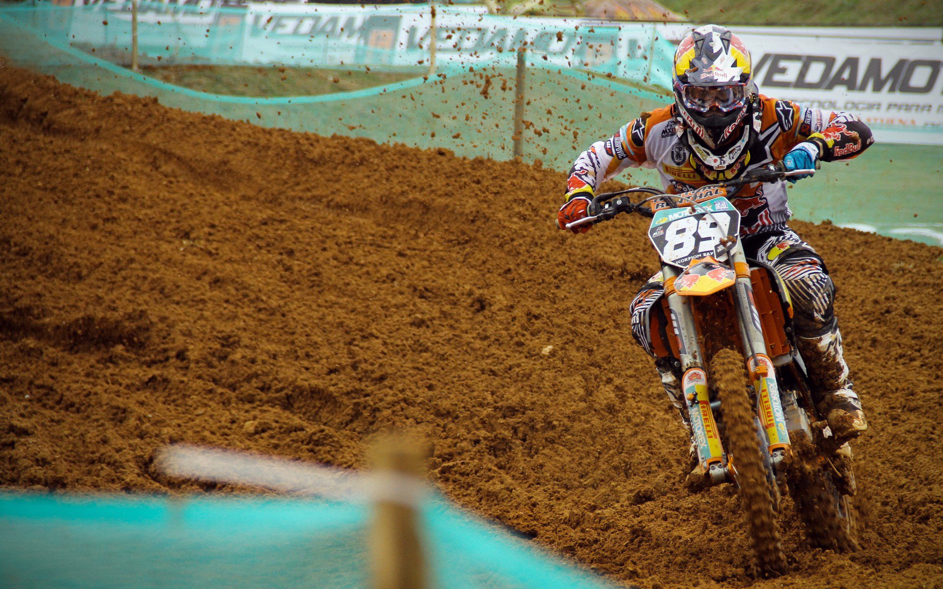 铁壁锁维也纳，琴弦动安联—双线战场上的防守艺术与天才觉醒