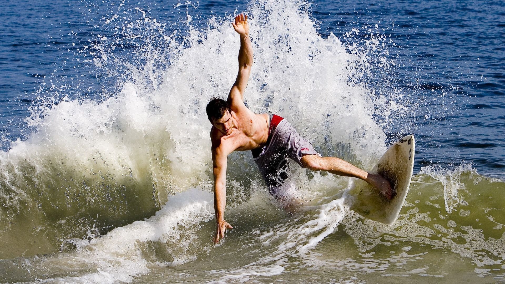 开云体育入口-楚阿梅尼如何导演多特钢铁防线？教科书级封锁拆解巴萨进攻密码